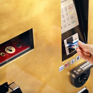 Первый золотой банкомат